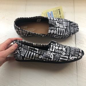 NWT B/W TOMS Shoes size 8.5